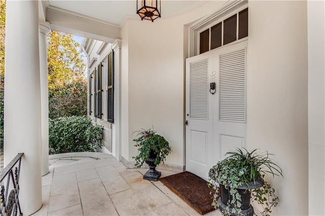 property entrance featuring stucco siding