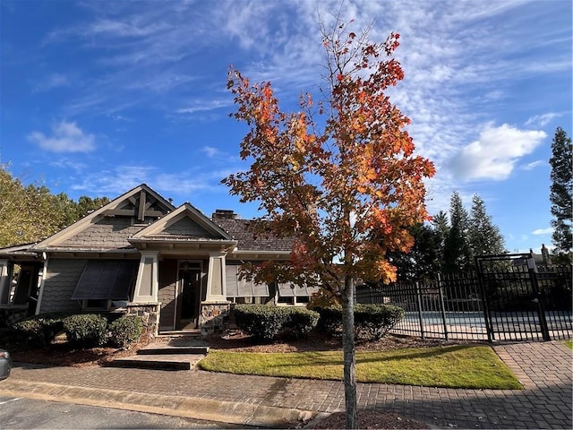 view of front of property featuring a fenced in pool