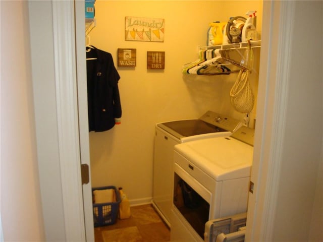 washroom featuring washing machine and clothes dryer