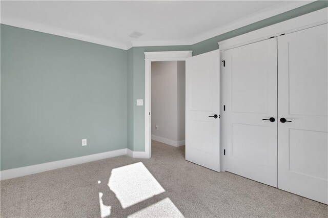 unfurnished bedroom featuring baseboards, carpet flooring, and a closet