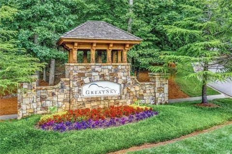 view of community / neighborhood sign