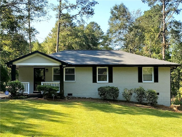 view of front of house featuring a porch and a front yard