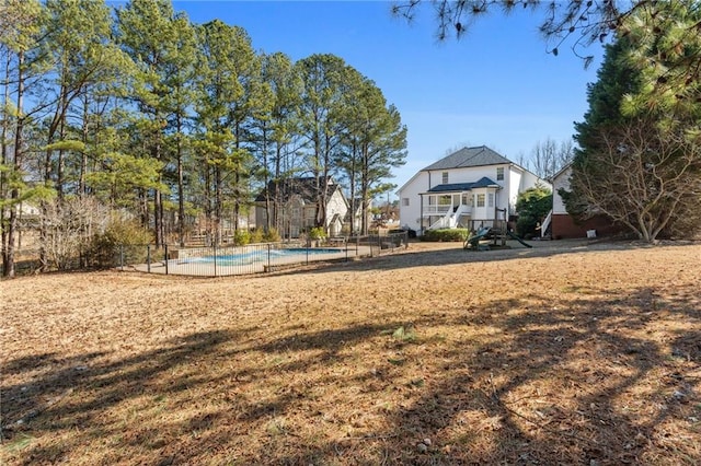 view of yard featuring a fenced in pool