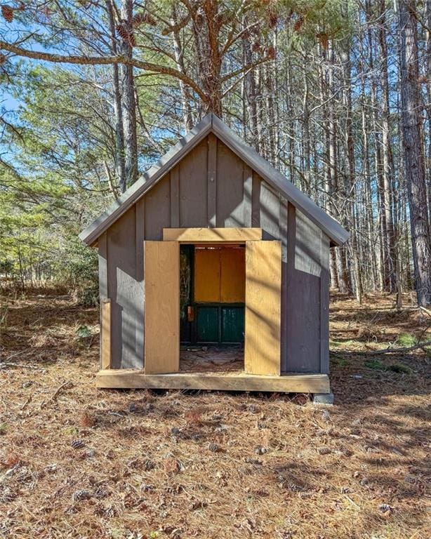 view of outbuilding