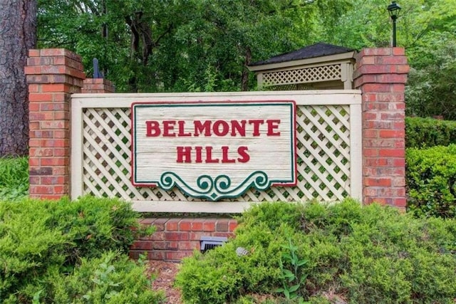 view of community / neighborhood sign