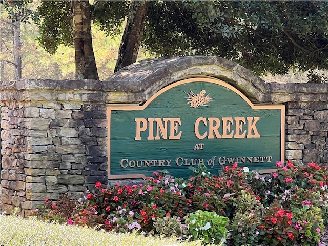 view of community / neighborhood sign