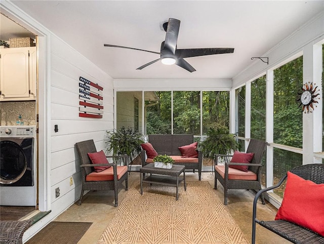 sunroom / solarium featuring washer / clothes dryer and ceiling fan