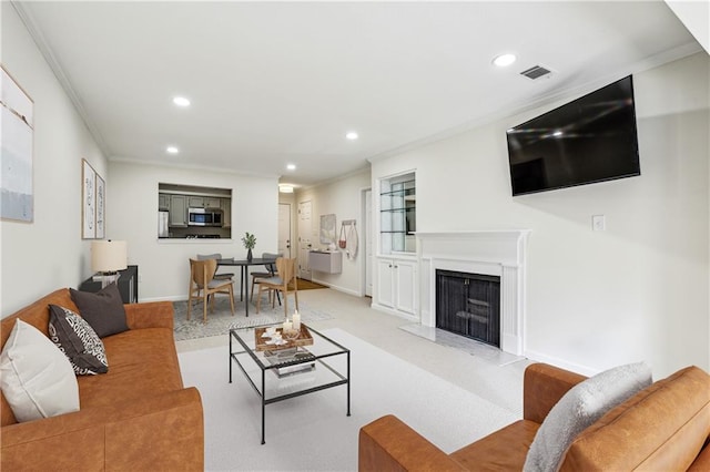 living room featuring recessed lighting, visible vents, crown molding, and baseboards