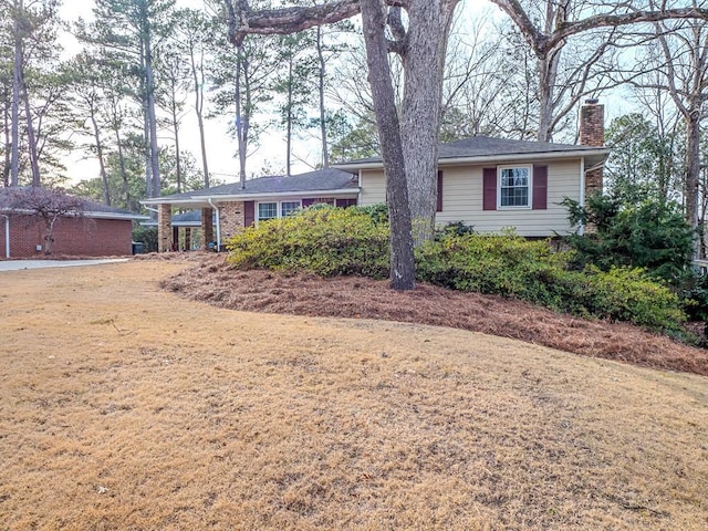 single story home featuring a front yard