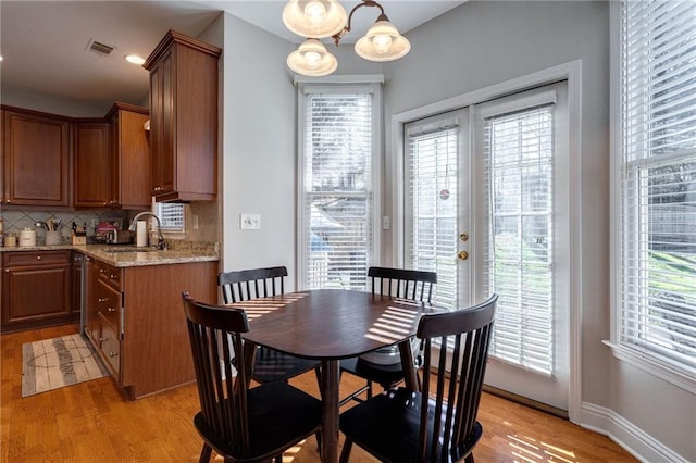 dining area featuring sink and light hardwood / wood-style floors