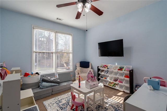 carpeted living room featuring ceiling fan