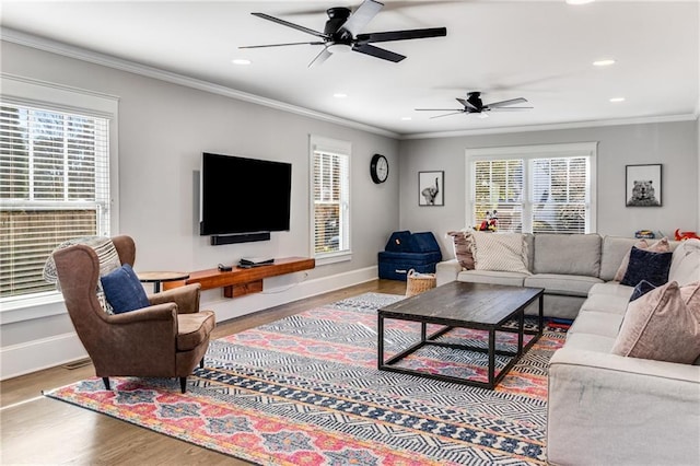 living room featuring recessed lighting, crown molding, baseboards, and wood finished floors