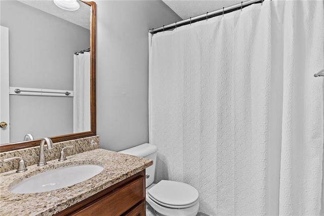 150 S St S, Buford, GA 30518 - full bath featuring toilet, vanity, a textured ceiling, and a shower with curtain