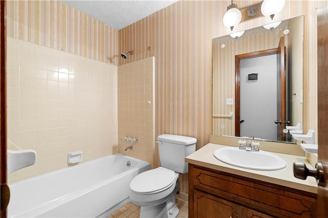 full bath with shower / bathtub combination, toilet, vanity, a textured ceiling, and wallpapered walls