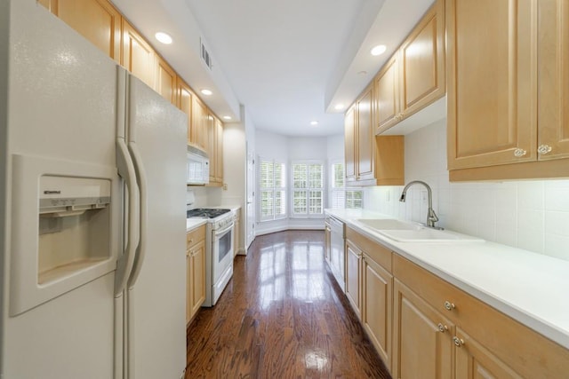50 Biscayne Dr Unit 2106, Atlanta, GA 30309 - kitchen featuring white appliances, a sink, dark wood finished floors, light countertops, and recessed lighting
