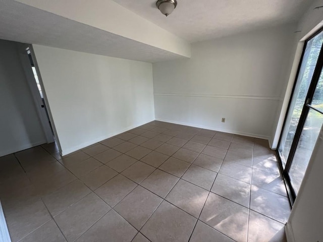981 Dundee Dr, Lilburn, GA 30047 - view of tiled empty room