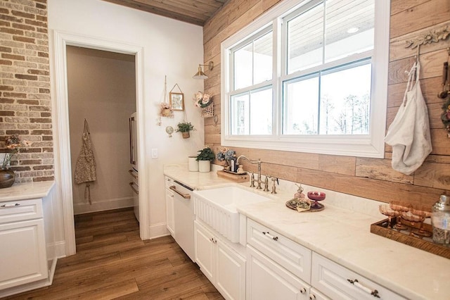 bathroom featuring a shower, baseboards, wood finished floors, and vanity