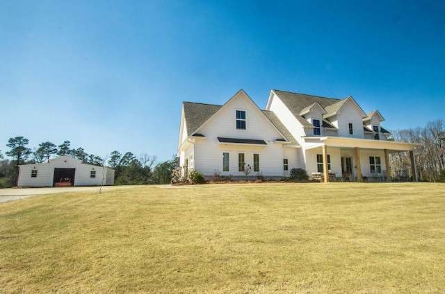 view of front facade featuring a front yard