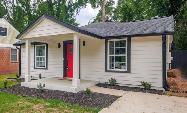 ranch-style home featuring a porch