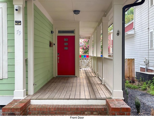 entrance to property featuring covered porch