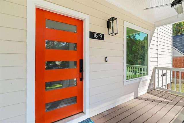 doorway to property with a porch and ceiling fan