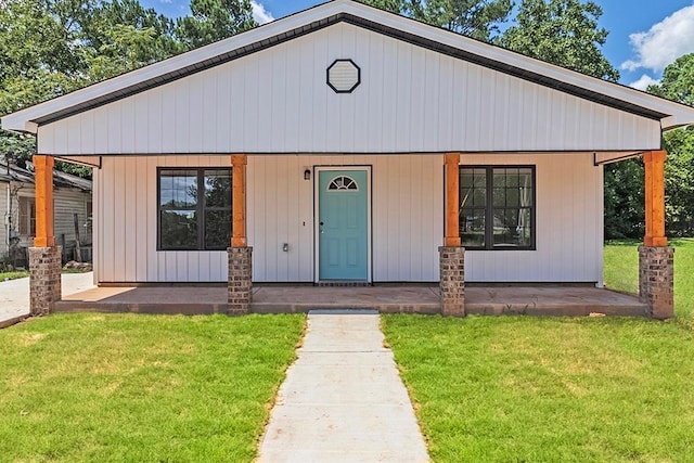 view of front of property with a front lawn and a porch