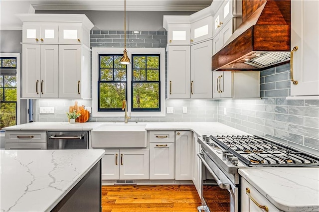 51 River Overlook Ct, Dawsonville, GA 30534 - kitchen with stainless steel appliances, custom exhaust hood, crown molding, a sink, and hanging light fixtures