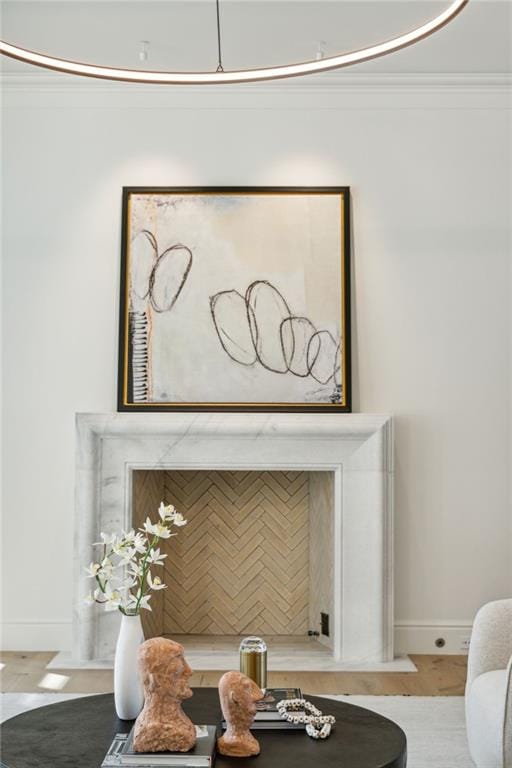 interior details with crown molding