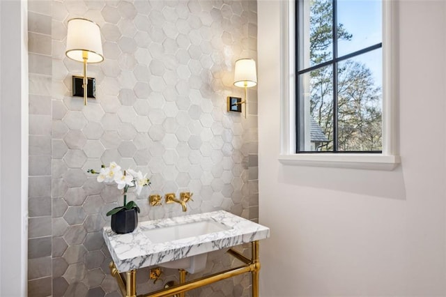 bathroom featuring decorative backsplash and vanity