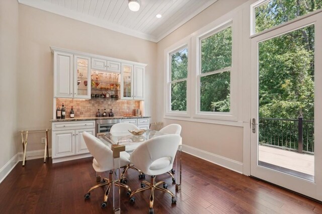 sunroom / solarium with bar and beverage cooler