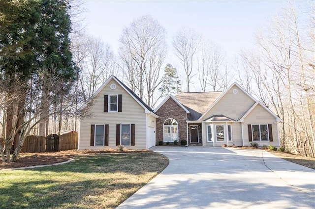 view of front of house featuring a front yard