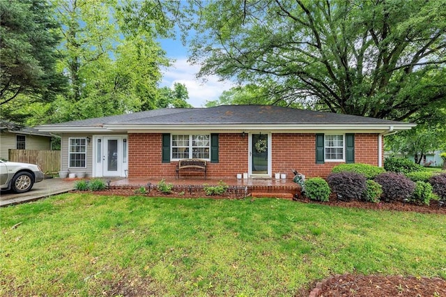 single story home with brick siding, a front lawn, and fence