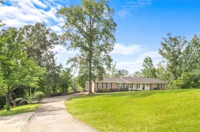 view of front of home with driveway and a front yard