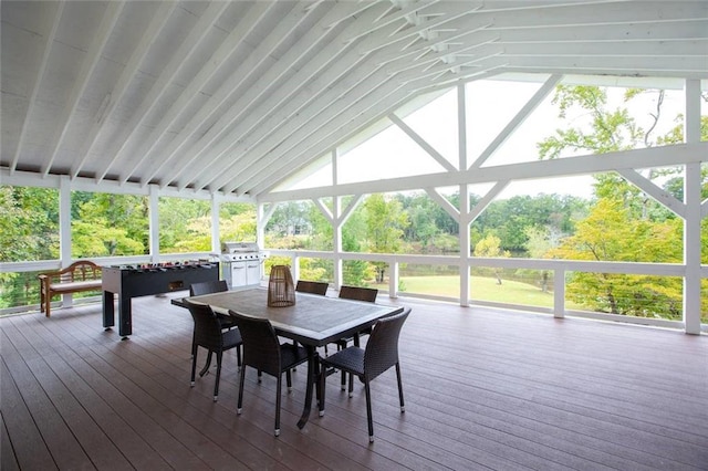 sunroom with vaulted ceiling