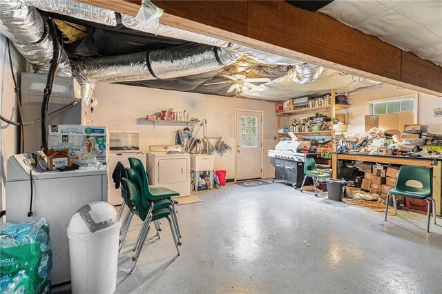 interior space with washer and clothes dryer, a sink, and ceiling fan