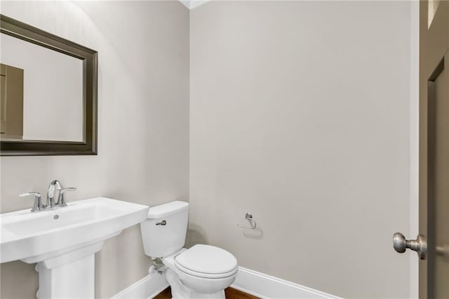 1547 Cambridge Pl, Marietta, GA 30062 - half bath featuring baseboards, toilet, and a sink