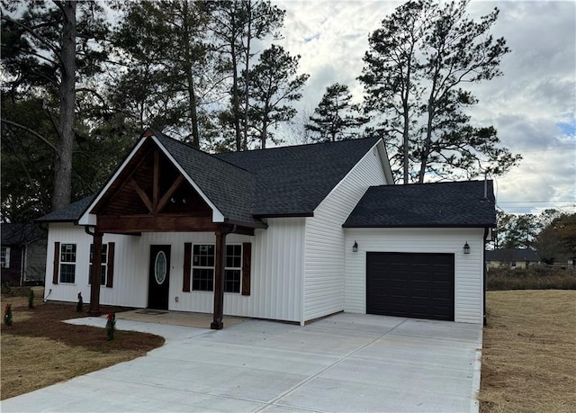 view of front facade featuring covered porch, a garage, and a front lawn