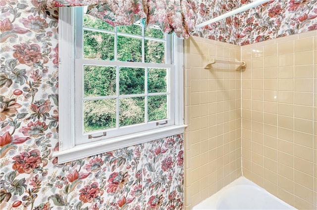 4581 Newcastle Cir, Lithonia, GA 30038 - bathroom with wallpapered walls and tub / shower combination