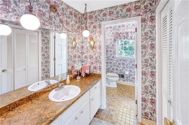 4581 Newcastle Cir, Lithonia, GA 30038 - full bath with a closet, wallpapered walls, and vanity