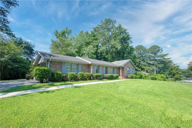 4581 Newcastle Cir, Lithonia, GA 30038 - ranch-style house with brick siding and a front yard