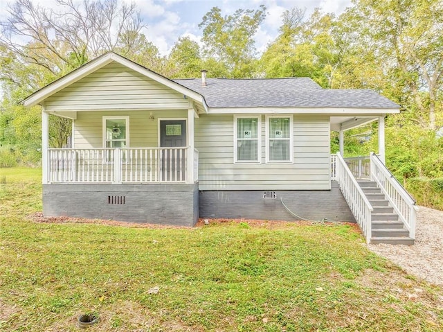 view of front of property featuring a front yard and covered porch