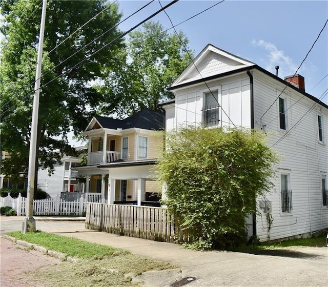 view of front of property featuring a balcony and covered porch