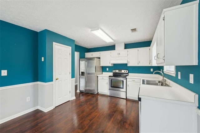 kitchen with visible vents, a sink, dark wood-style floors, appliances with stainless steel finishes, and light countertops