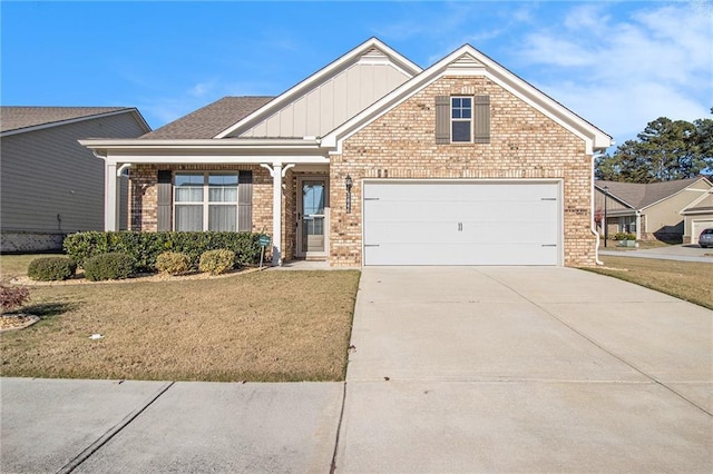 view of front of property featuring a front lawn and a garage