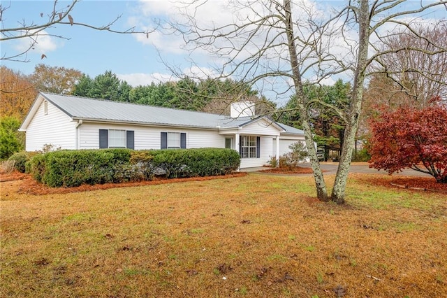 ranch-style home featuring a front yard