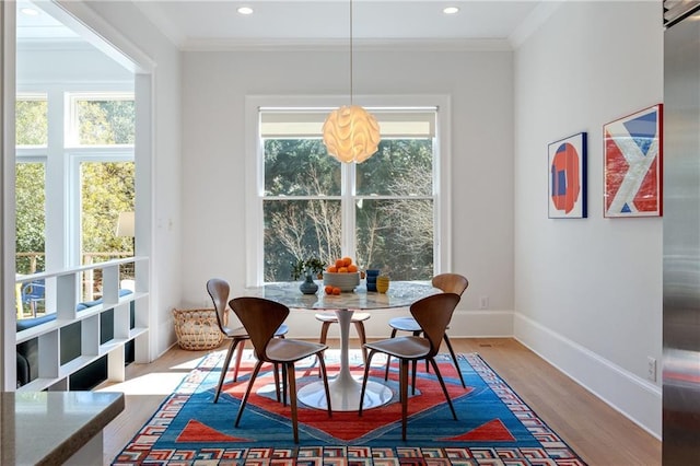 dining area featuring recessed lighting, baseboards, wood finished floors, and crown molding