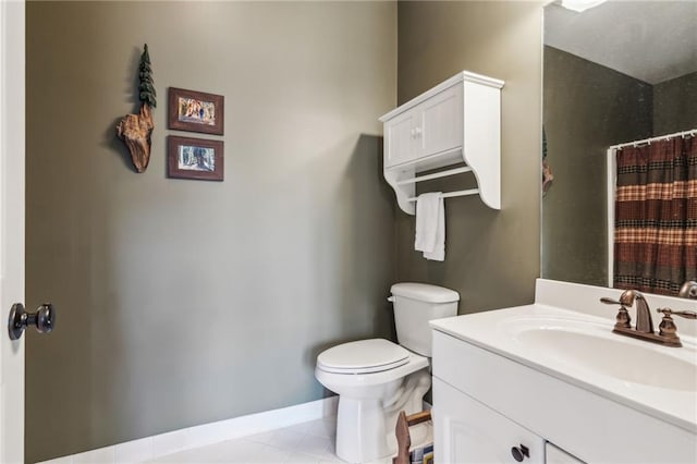 full bathroom featuring tile patterned flooring, curtained shower, baseboards, toilet, and vanity