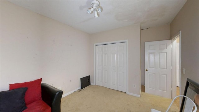 living area featuring baseboards and carpet flooring