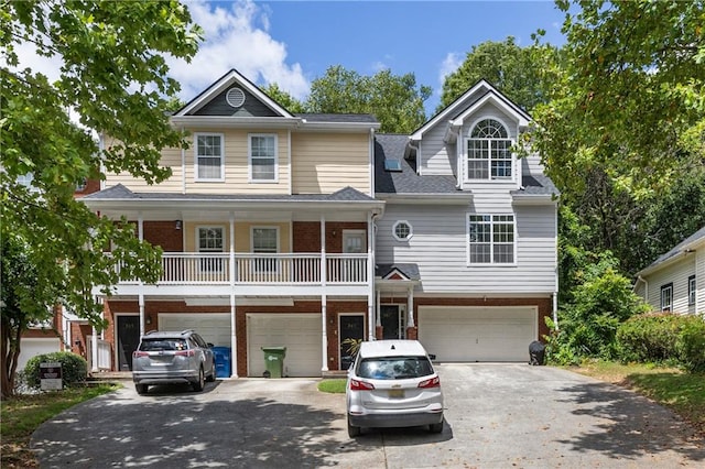 view of front property featuring a garage