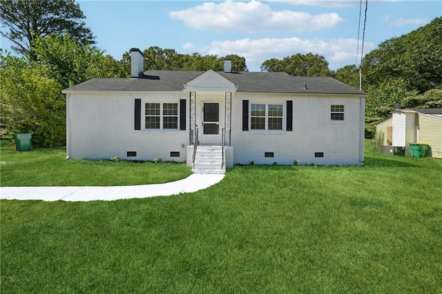 view of front facade featuring a front lawn